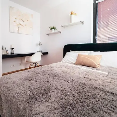 Prague Marina River View Apartment Close To City Centre Free Parking Exterior photo