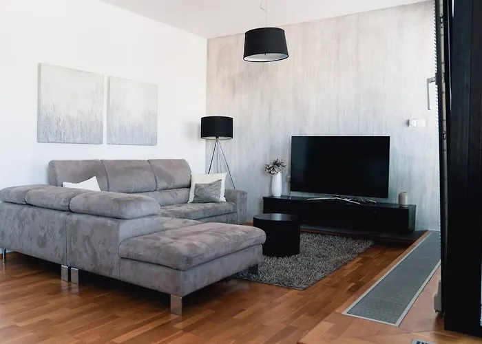 Prague Marina River View Apartment Close To City Centre Free Parking