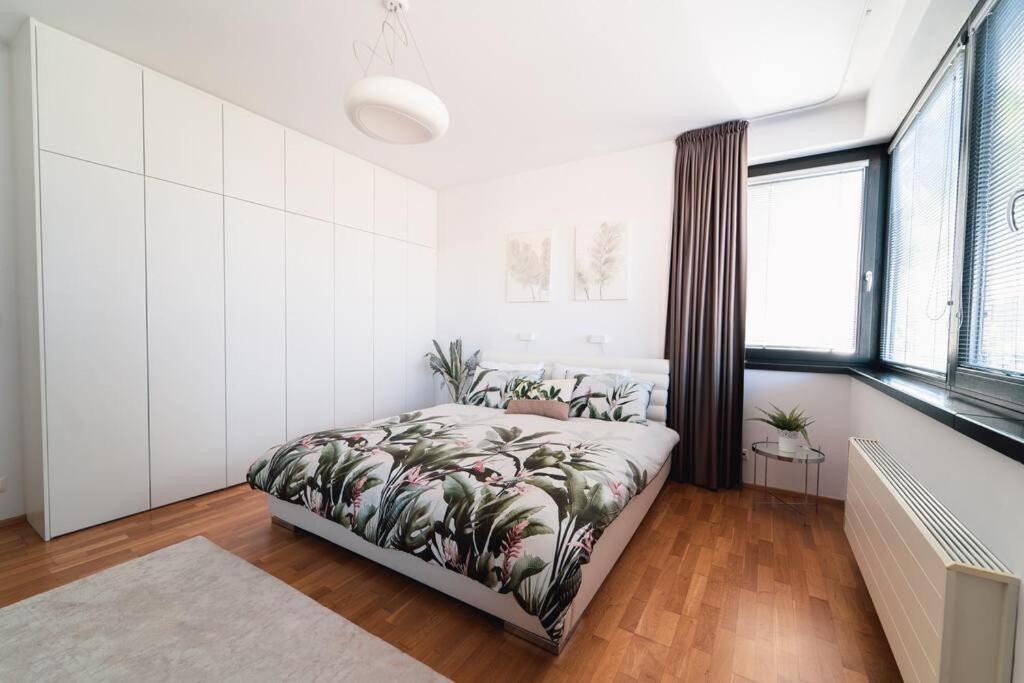 Apartment Marina River View Close To Centre Free Parking Prague